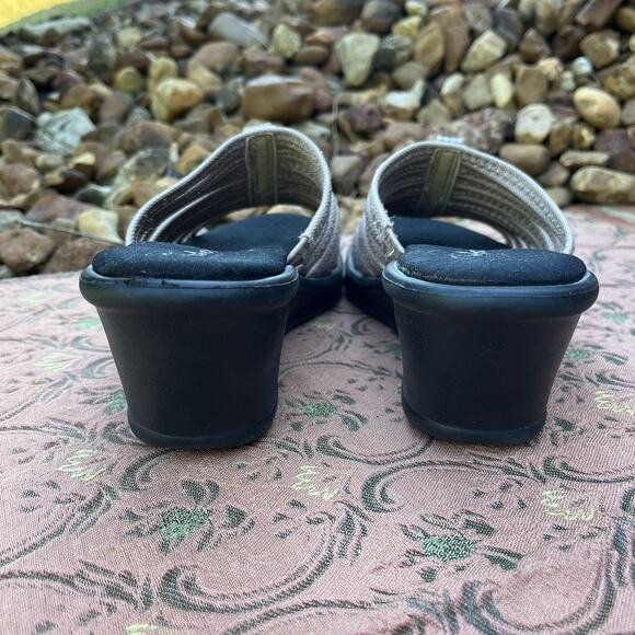 Skechers Women’s 9 Rumblers Hot Shot Tan Rhinestone Wedge Sandals Memory Foam - Picture 4 of 8